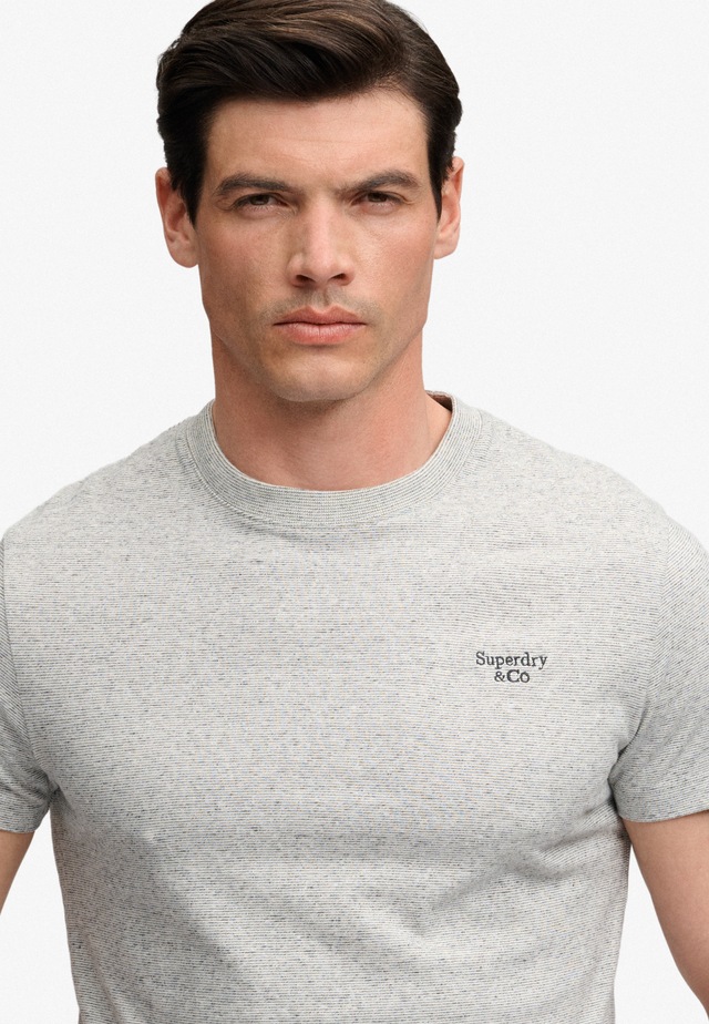Superdry Rundhalsshirt »ESSENTIAL SDCO LOGO EMB TEE« Baumwolle, regular fit