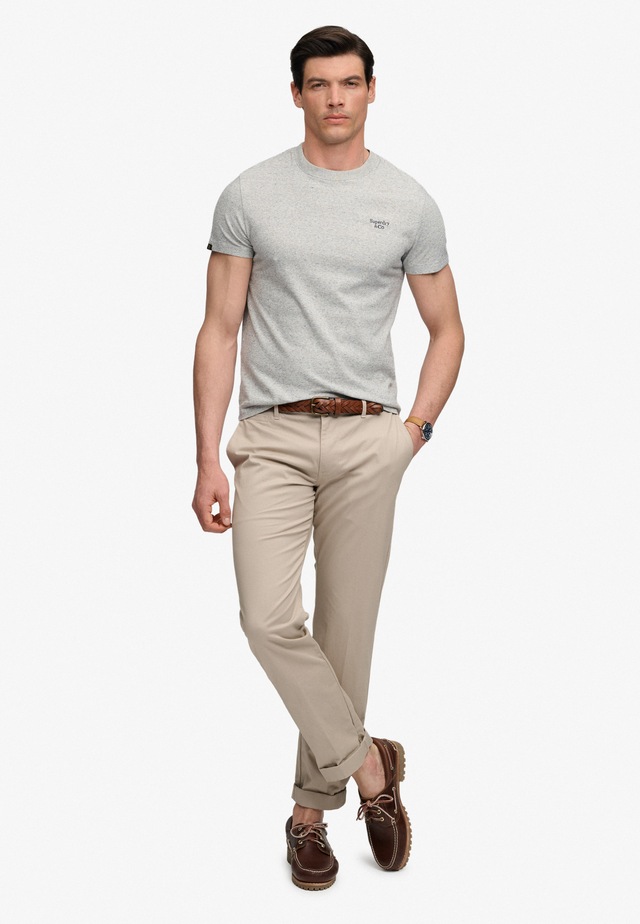 Superdry Rundhalsshirt »ESSENTIAL SDCO LOGO EMB TEE« Baumwolle, regular fit