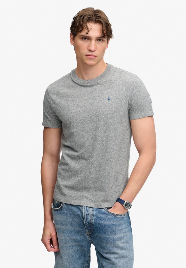 Superdry Rundhalsshirt »ESSENTIAL SDCO LOGO EMB TEE« Baumwolle, regular fit