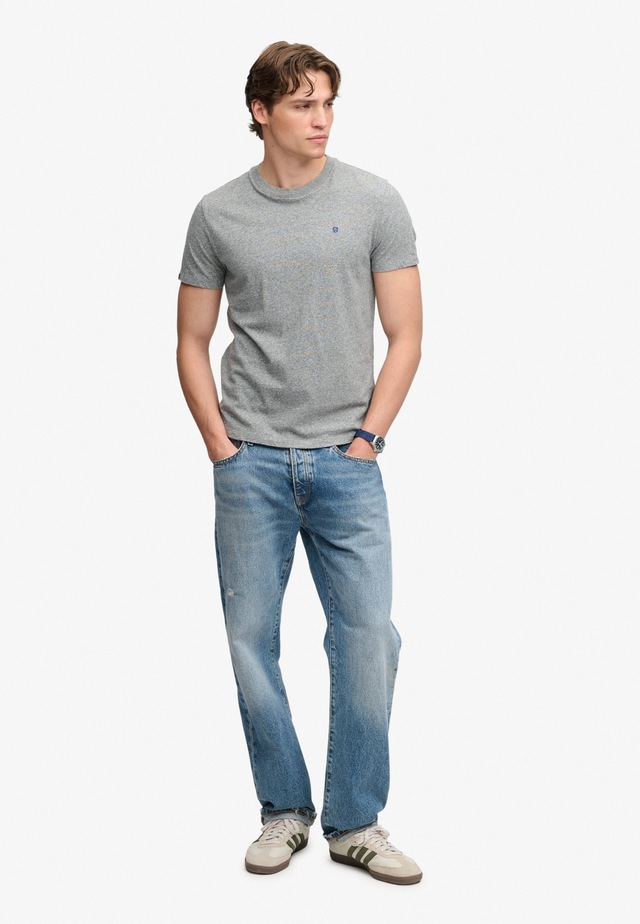 Superdry Rundhalsshirt »ESSENTIAL SDCO LOGO EMB TEE« Baumwolle, regular fit