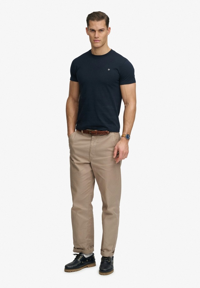 Superdry Rundhalsshirt »ESSENTIAL SDCO LOGO EMB TEE« Baumwolle, regular fit