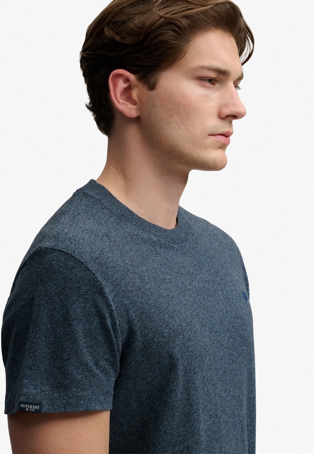 Superdry Rundhalsshirt »ESSENTIAL SDCO LOGO EMB TEE« Baumwolle, regular fit