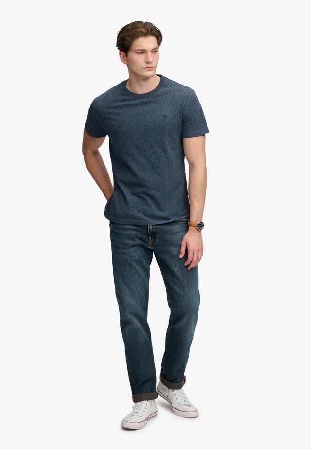 Superdry Rundhalsshirt »ESSENTIAL SDCO LOGO EMB TEE« Baumwolle, regular fit