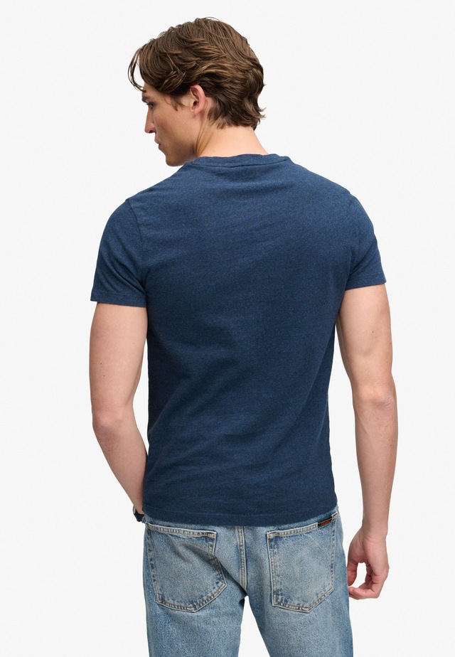 Superdry Rundhalsshirt »ESSENTIAL SDCO LOGO EMB TEE« Baumwolle, regular fit