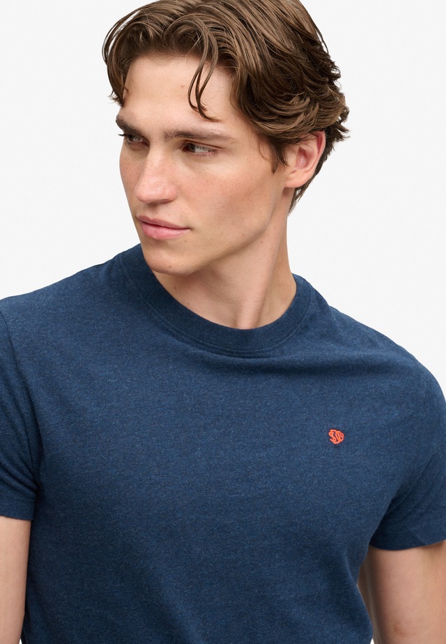 Superdry Rundhalsshirt »ESSENTIAL SDCO LOGO EMB TEE« Baumwolle, regular fit