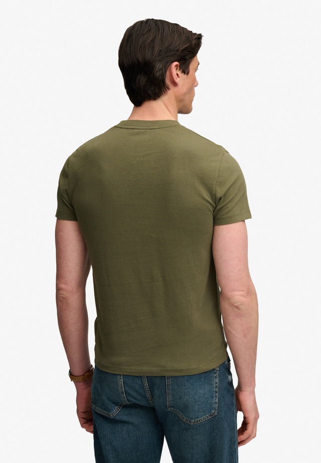 Superdry Rundhalsshirt »ESSENTIAL SDCO LOGO EMB TEE« Baumwolle, regular fit