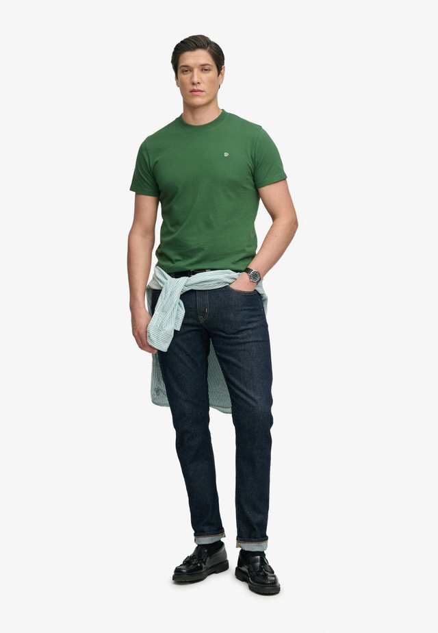 Superdry Rundhalsshirt »ESSENTIAL SDCO LOGO EMB TEE« Baumwolle, regular fit