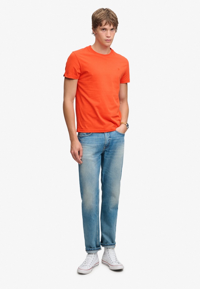 Superdry Rundhalsshirt »ESSENTIAL SDCO LOGO EMB TEE« Baumwolle, regular fit