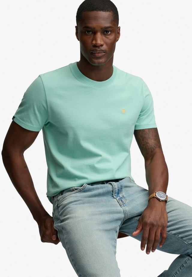 Superdry Rundhalsshirt »ESSENTIAL SDCO LOGO EMB TEE« Baumwolle, regular fit