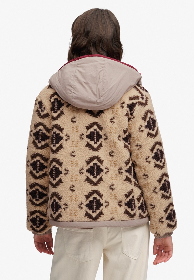 Superdry Fleecejacke »SHERPA JAQUARD FLEECE HYBRID« mit Kapuze Kunstfaser, relaxed fit