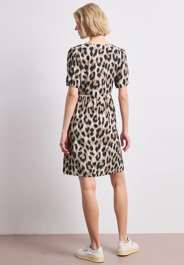 STREET ONE Sommerkleid Ohne Taschen Sommerkleid mit Split Neck und Allover-Print/Blätter-Design
