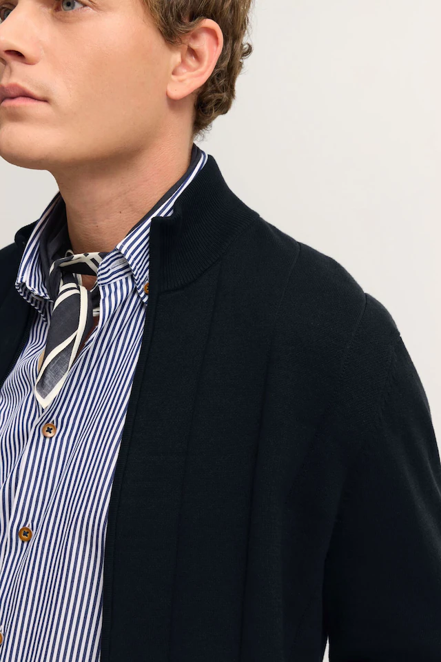 bugatti Strickjacke »Regular Fit« mit Streifen in 3D-Optik