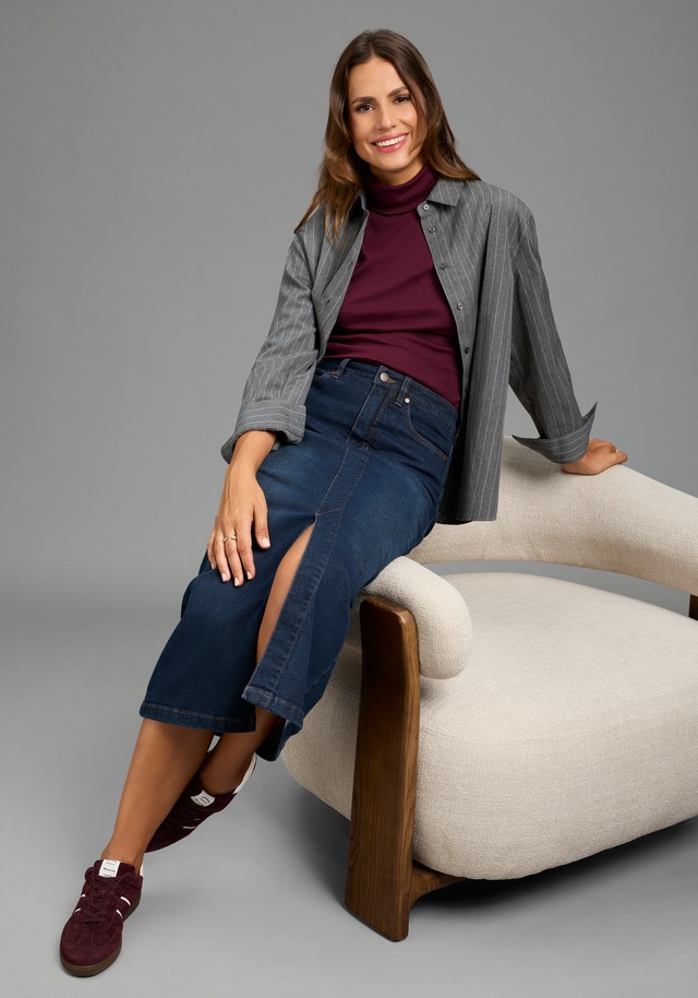 Arizona Jeansrock »lang« wadenlang, mit Schlitz, figurbetonte Passform, aus elastischem Denim