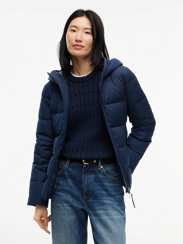 Tommy Hilfiger Steppjacke »DOWN BRANDED FITTED JACKET« mit Kapuze Kunstfaser