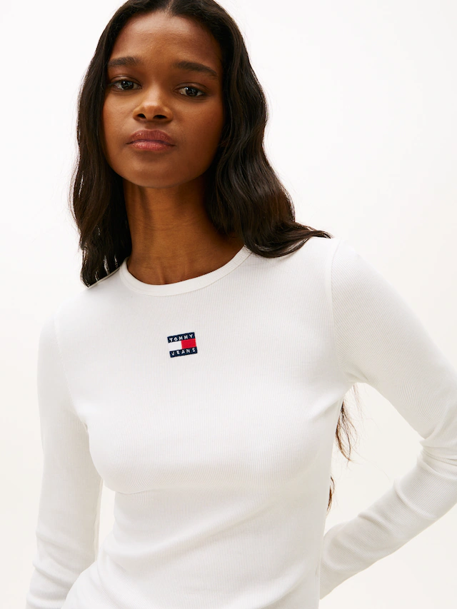Tommy Jeans Langarmshirt »TJW SLIM LS BADGE TEE EXT« Baumwollmischung, slim fit