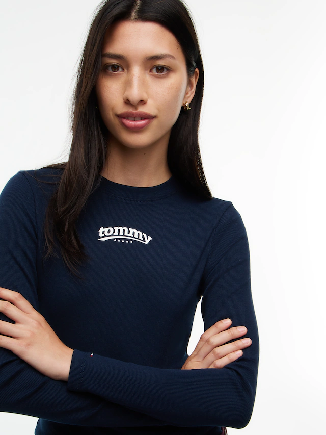 Tommy Jeans Langarmshirt »TJW SLIM ESS LOGO 1 LS TEE« Baumwollmischung, slim fit