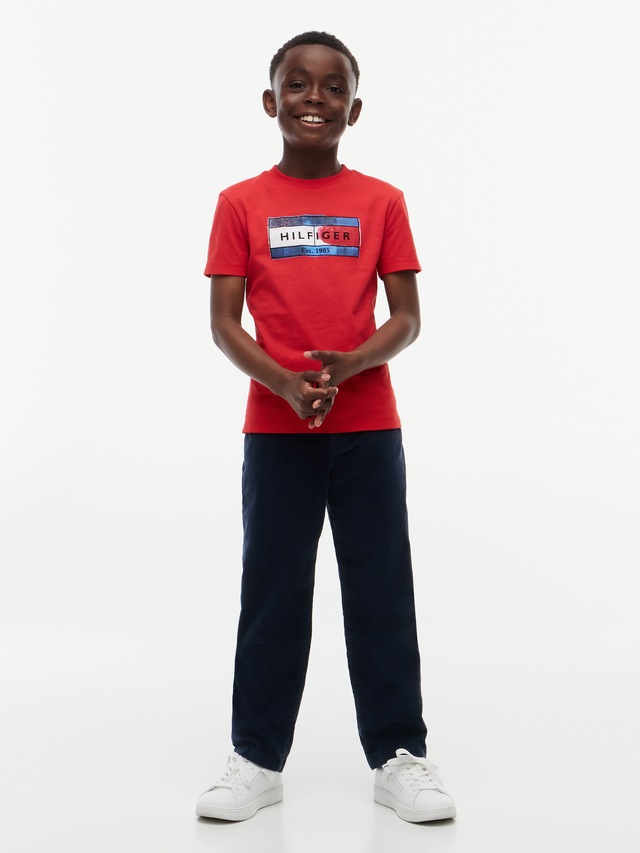 Tommy Hilfiger T-Shirt »HILFIGER FLAG GRAPHIC TEE« Rundhalsausschnitt, Regular Fit, Kinder bis 16 Jahre