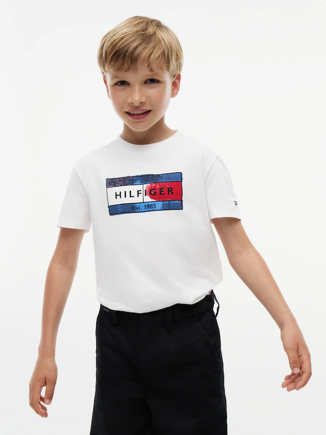 Tommy Hilfiger T-Shirt »HILFIGER FLAG GRAPHIC TEE« Rundhalsausschnitt, Regular Fit, Kinder bis 16 Jahre