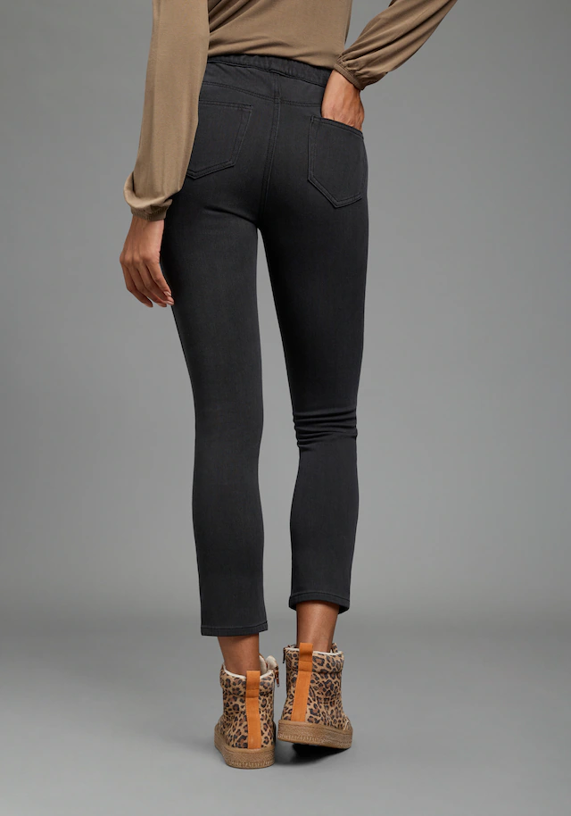 Arizona Jeansjeggings »im 4 Way Stretch, Quer- und Längselastisch, 7/8« extra-enger Skinny-Fit, normale Leibhöhe, 7/8-Länge