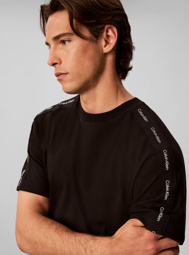Calvin Klein Jeans T-Shirt »LOGO TAPE TEE« Regular fit, Logoschriftzug