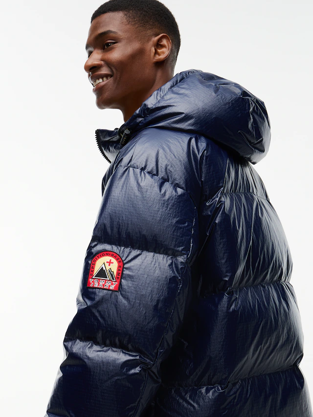 Tommy Jeans Daunenjacke »TJM ALASKA OUTDOORS DOWN« ohne Kapuze mit Daunenfüllung, leicht glänzende Oberfläche