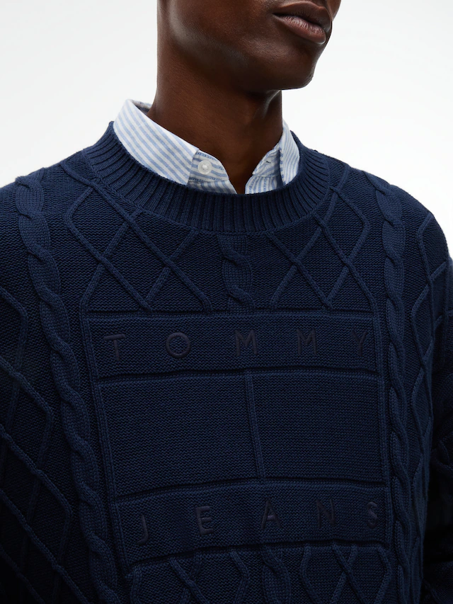 Tommy Jeans Rundhalspullover »TJM RELAXED FLAG CABLE SWEATER« mit Rauten- und Zopfmuster