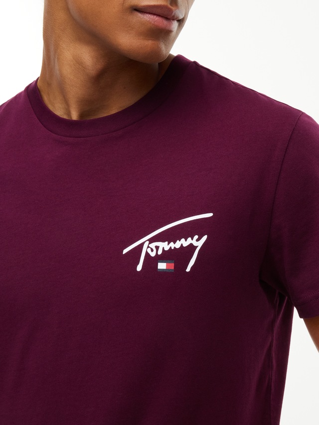 Tommy Jeans T-Shirt »SLIM SIGNATURE CHEST TEE« Slim fit mit Rundhalsausschnitt