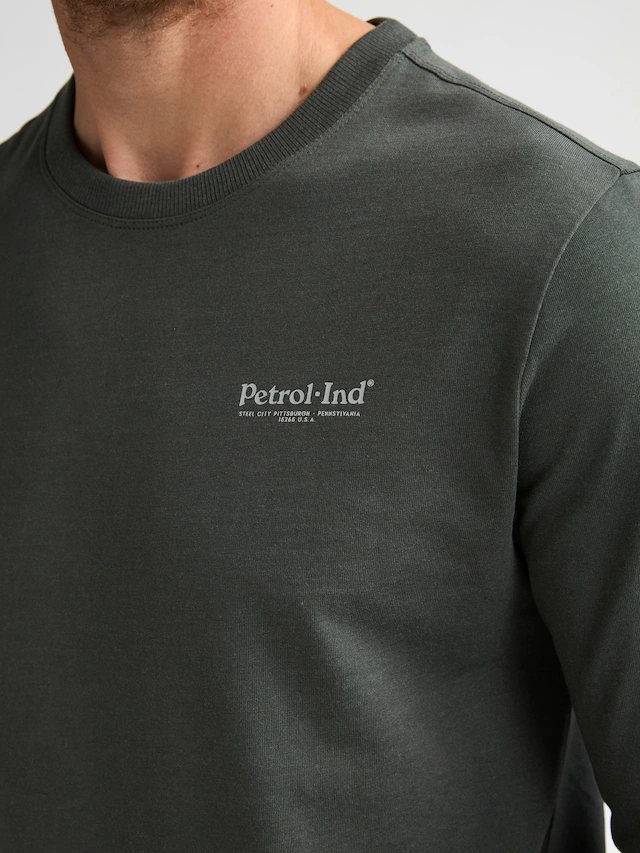 Petrol Industries Langarmshirt mit Rundhalsausschnitt, kleine Logoprägung