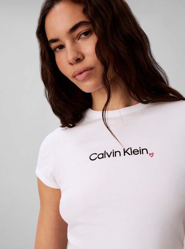 Calvin Klein Jeans T-Shirt »SLIM FIT HEART LOGO TEE« Slim fit, Logoschriftzug