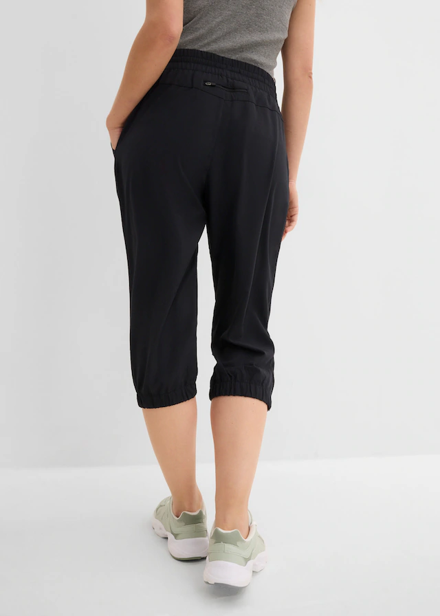 bonprix Funktionshose in 7/8 länge, Seitenschlitze mit Zipper, Reißverschlusstasche hinten