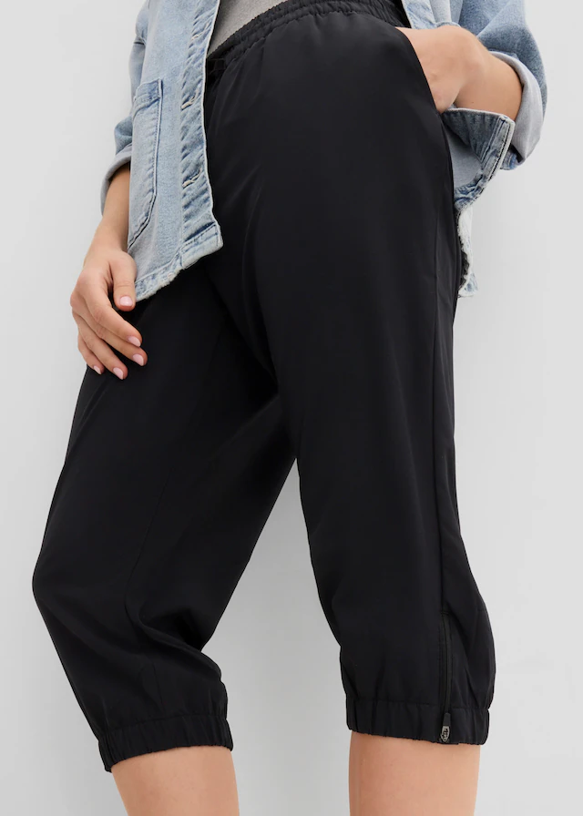 bonprix Funktionshose in 7/8 länge, Seitenschlitze mit Zipper, Reißverschlusstasche hinten