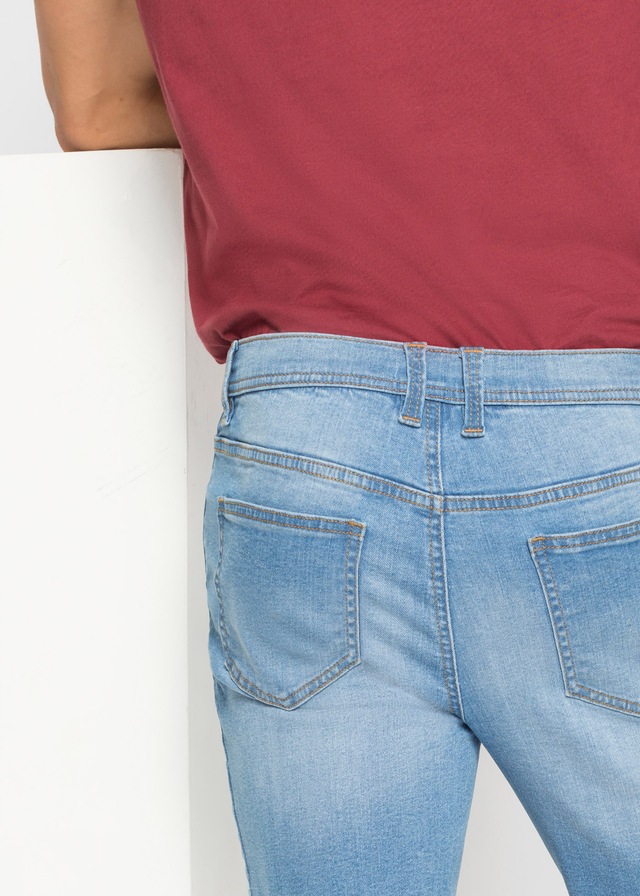 bonprix Jeansbermudas Packung, 2er, 2 mit Elasthan-Anteil, im Straight Fit, mit Used-Effekten, 5-Pocket-Form