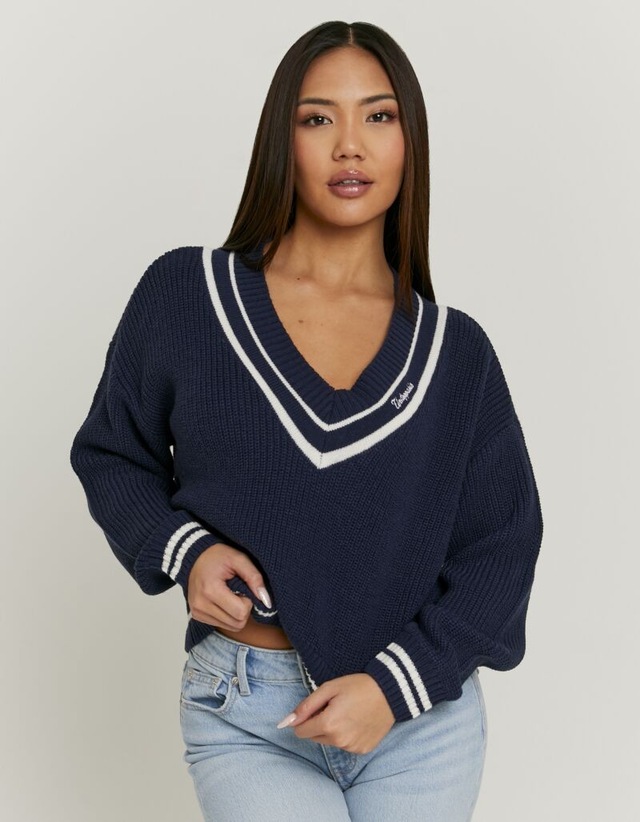 Tally Weijl Strickpullover »SPUACKARIBOU« Kunstfaser, mit tiefem V-Ausschnitt im College-Stil
