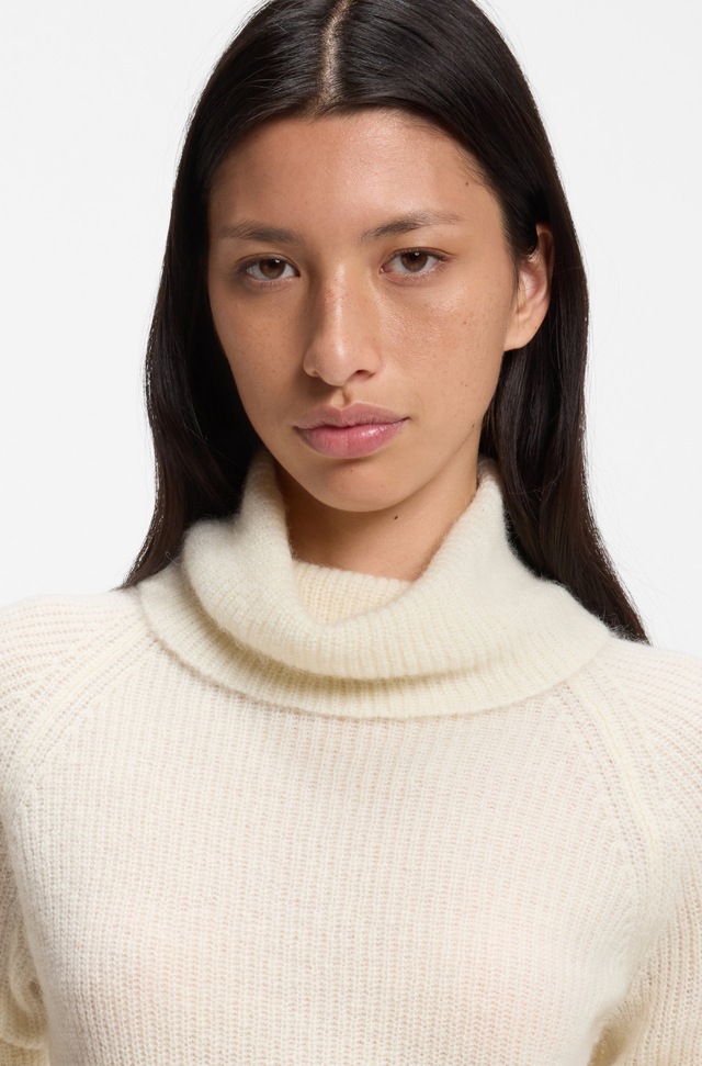 BOSS ORANGE Rollkragenpullover »Falodina Premium Damenmode« aus hochwertigem Materialmix mit Alpaka- und Wollanteil