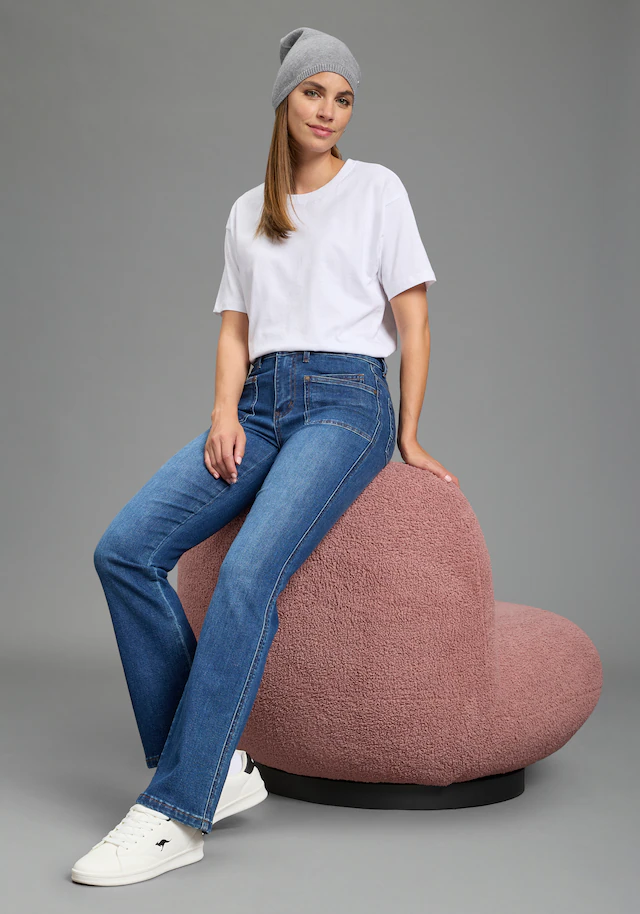 KangaROOS Bootcut-Jeans mit Reißverschluss und Knopf, normale Leibhöhe, lange Schnittform