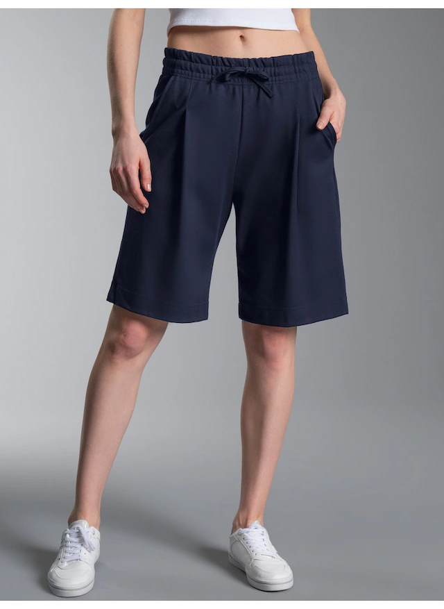 Trigema Bermudas »TRIGEMA Shorts in Piqué-Qualität mit modischen Falten«
