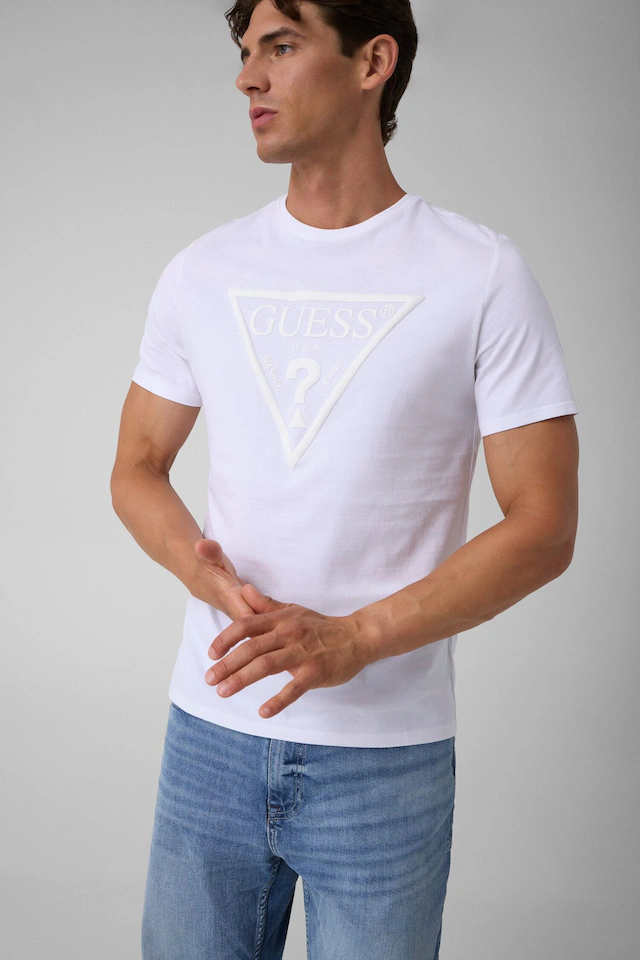 Guess T-Shirt »CN SS CORE TRIANGLE LOGO TEE« Rundhalsausschnitt, Slim Fit, reine Baumwolle