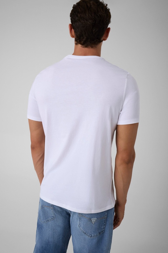Guess T-Shirt »CN SS CORE TRIANGLE LOGO TEE« Rundhalsausschnitt, Slim Fit, reine Baumwolle