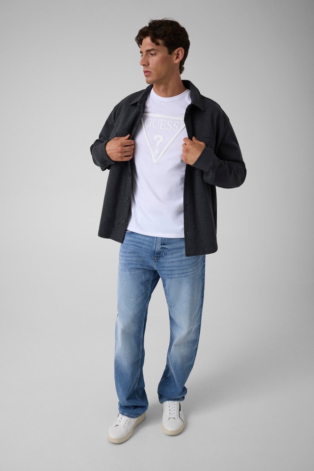 Guess T-Shirt »CN SS CORE TRIANGLE LOGO TEE« Rundhalsausschnitt, Slim Fit, reine Baumwolle