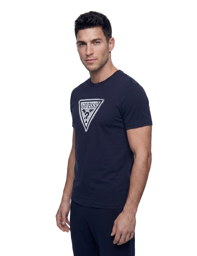 Guess T-Shirt »TRIANGLE SPRAY TEE« Rundhalsausschnitt, Baumwoll-Mix, Slim Fit