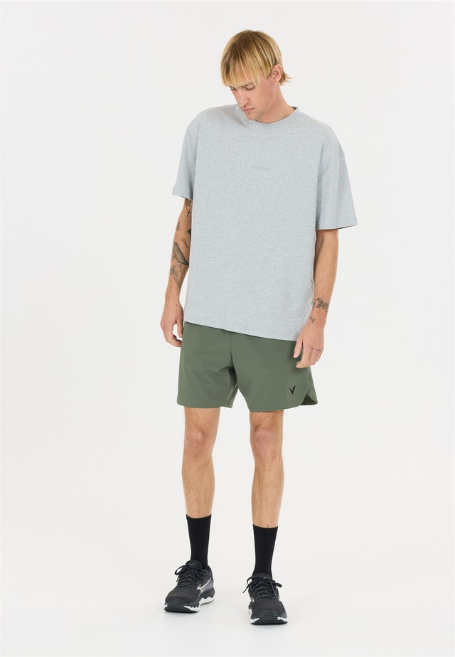 Virtus Shorts »Spier V3« 4-Wege Stretch
