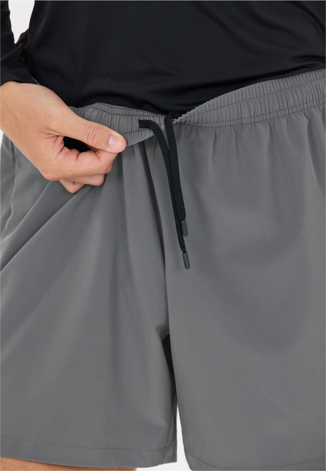 Virtus Shorts »Spier V3« 4-Wege Stretch