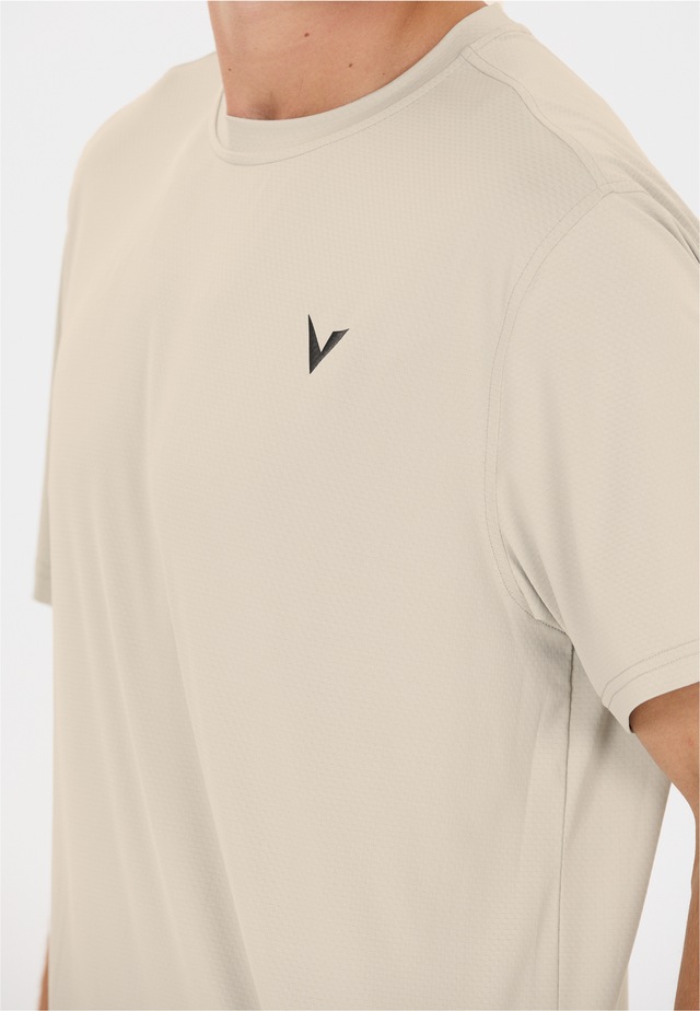 Virtus Funktionsshirt »Maini« mit 4-Wege Stretch für viel Bewegungsfreiheit