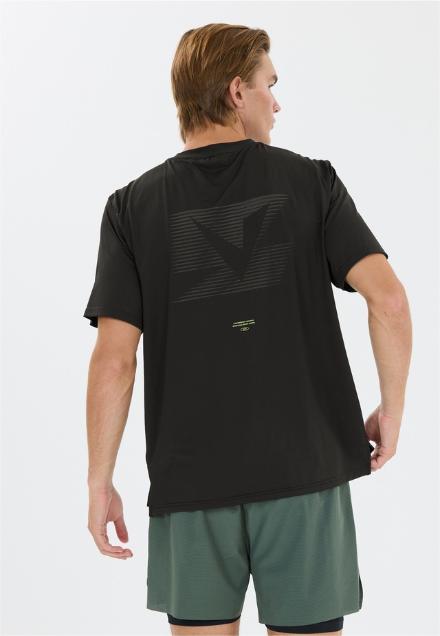 Virtus Funktionsshirt »Maini« mit 4-Wege Stretch für viel Bewegungsfreiheit