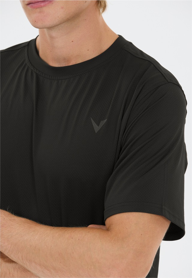 Virtus Funktionsshirt »Maini« mit 4-Wege Stretch für viel Bewegungsfreiheit