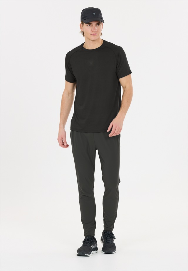 Virtus Funktionsshirt »Neva« 4-Wege Stretch