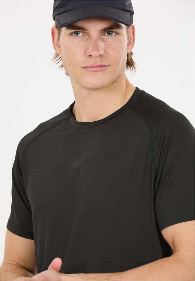 Virtus Funktionsshirt »Neva« 4-Wege Stretch