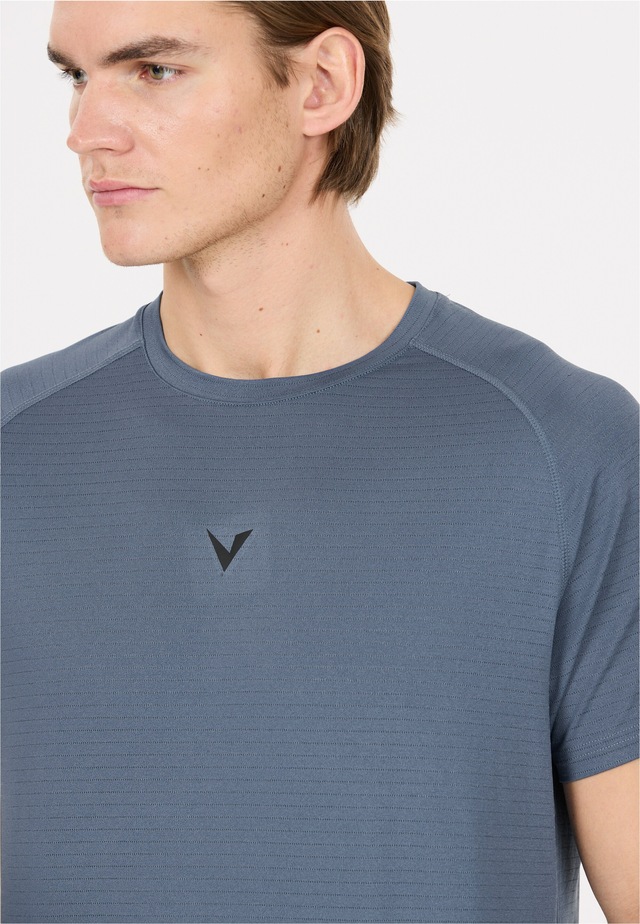 Virtus Funktionsshirt »Neva« 4-Wege Stretch