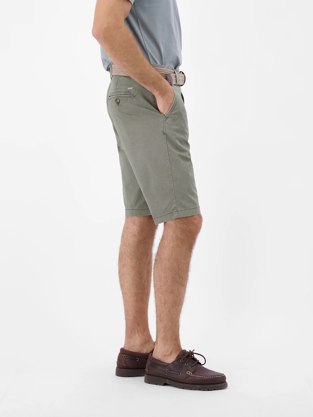 LERROS Chinoshorts »Bequeme Chino-Bermuda mit Gürtel und Minimalprint« Leichte Sommershorts aus 98% Baumwolle und 2% Elasthan, mit 4 Taschen