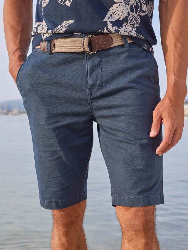 LERROS Chinoshorts »Bequeme Chino-Bermuda mit Gürtel und Minimalprint« Leichte Sommershorts aus 98% Baumwolle und 2% Elasthan, mit 4 Taschen